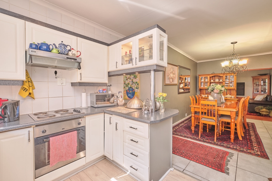 3 Bedroom Property for Sale in Uitzicht Western Cape